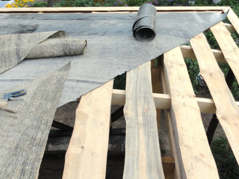 Рубероид: технические характеристики, виды, инструкция по укладке