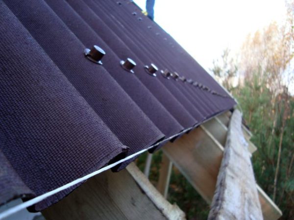 Крыша из ондулина – фото